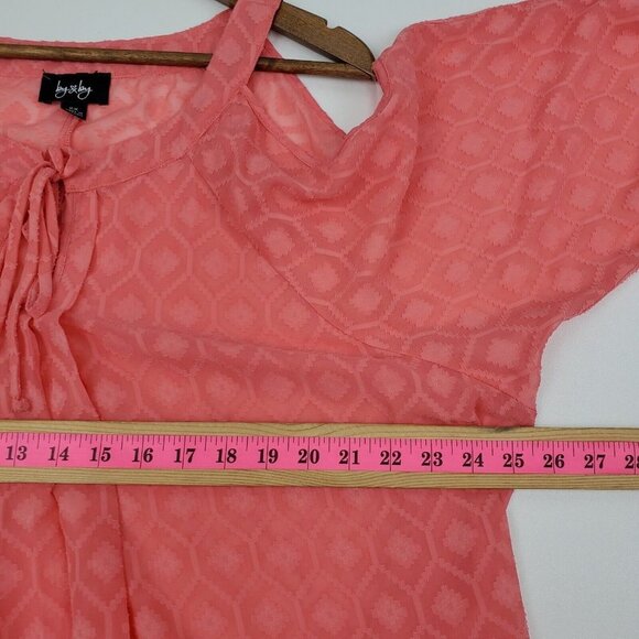By & By Womens Cold Shoulder Keyhole Neck Blouse Top Size 2X Coral Textured - Picture 13 of 14
